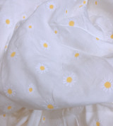 Thanh lý vải đũi họa tiết quả đào và hoa cúc mềm mịn